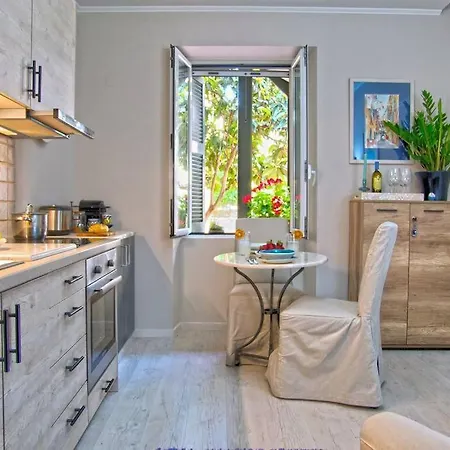 Indigo In Old Corfu Town * Corfu (city)