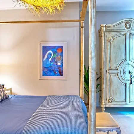 Indigo In Old Corfu Town * Corfu (city)